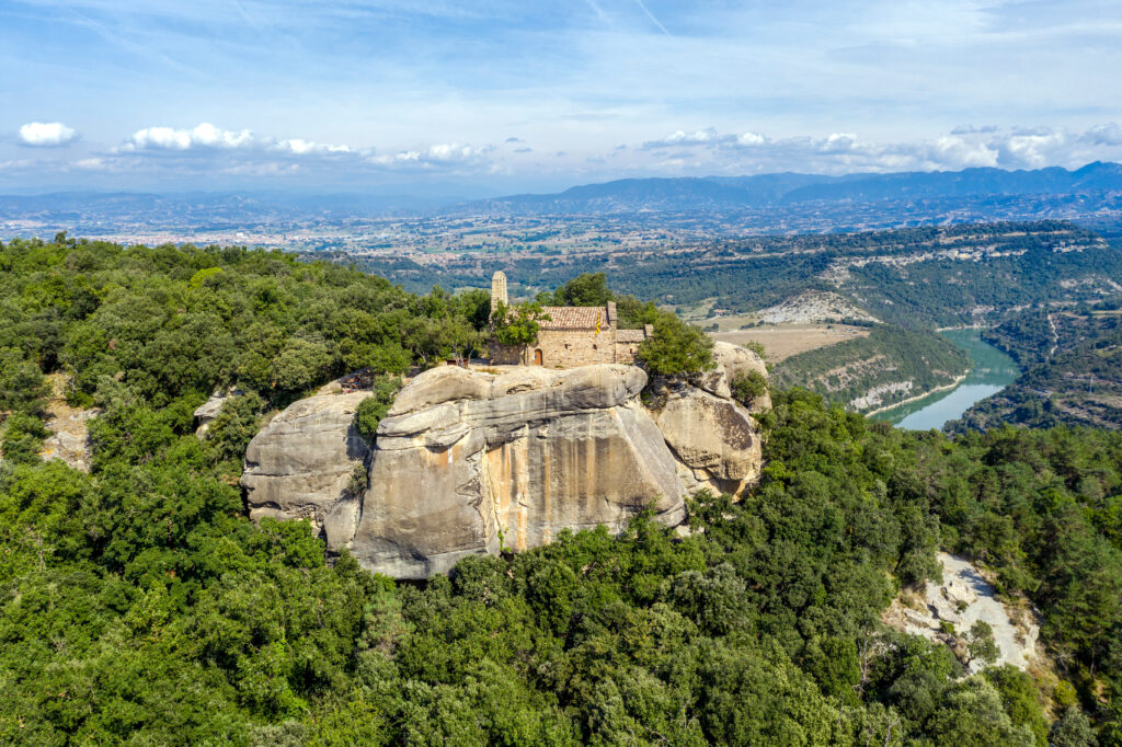 Tavèrnoles- Osona- Sant Feliuet de Savassona - romànic shutterstock_1804942858